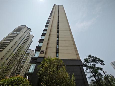 山东省青岛市胶州市经济技术开发区湘江路2号荣盛·锦绣外滩（观海阁）42号楼1单元204